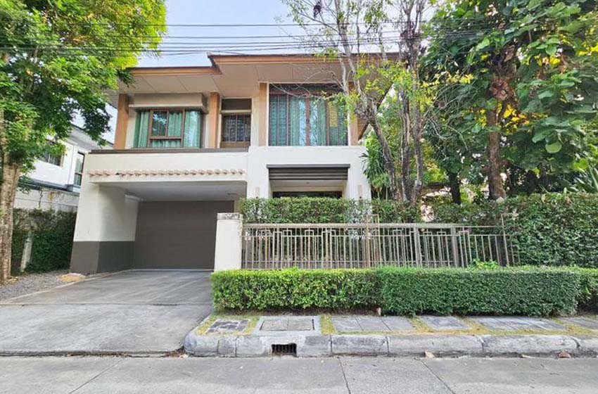 House with Shared Pool for rent in Bangnatrad